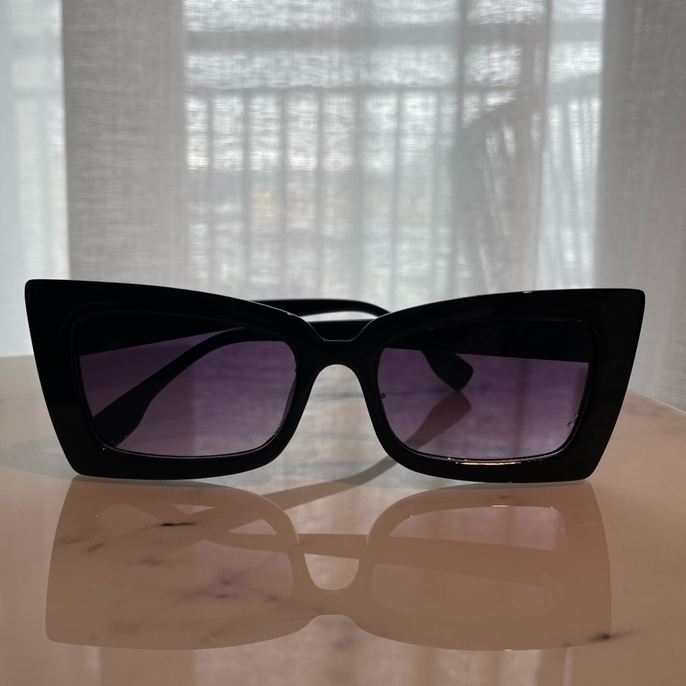 Cat eye sunglasses